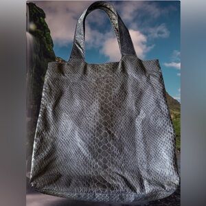 Estée Lauder Navy & Black Faux Snakeskin Tote